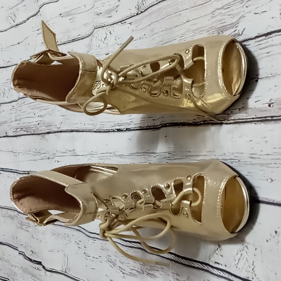 NEW Breckelle Heels shoes gold size 6 lace up ankle strap 4"heel - Picture 5 of 9